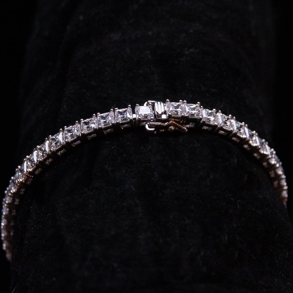 Black Dress Collection Beautifully Brilliant Swarovski Tennis Bracelet RARE FIND